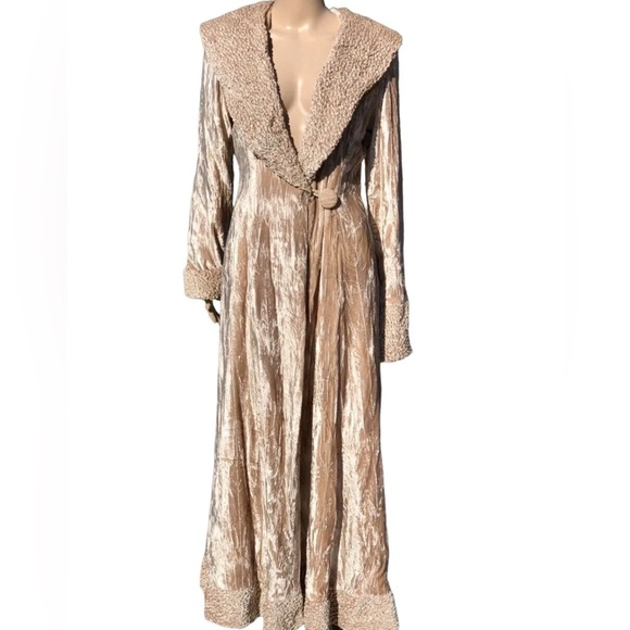 Jackets & Blazers - Rare Vintage Chayes Beige Crushed Velvet Princess Coat Robe